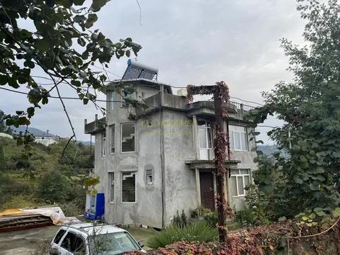 Продается частный дом в 3-х км от Батуми с прекрасным видом на горы. - სურათი 1