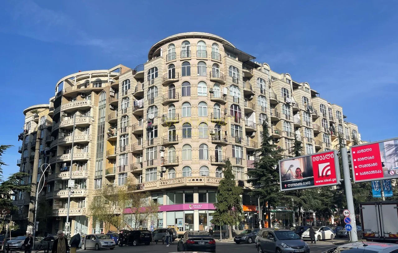 Новый жилой дом у кафедрального сабора в Батуми. Квартиры на улице Чавчавадзе.