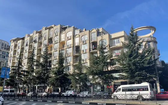 Новый жилой дом у кафедрального сабора в Батуми. Квартиры на улице Чавчавадзе.