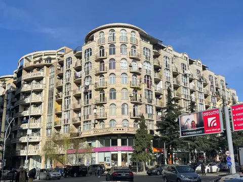 Новый жилой дом у кафедрального сабора в Батуми. Квартиры на улице Чавчавадзе.