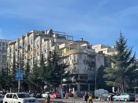 Новый жилой дом у кафедрального сабора в Батуми. Квартиры на улице Чавчавадзе.