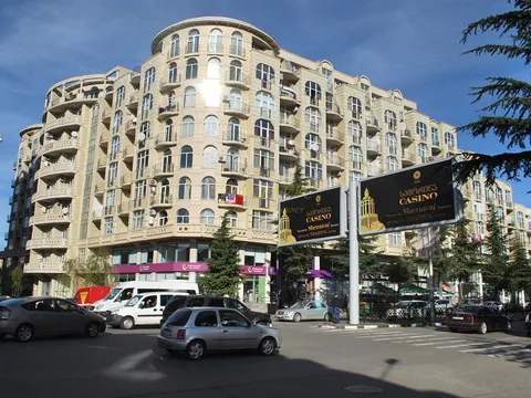 Новый жилой дом у кафедрального сабора в Батуми. Квартиры на улице Чавчавадзе.