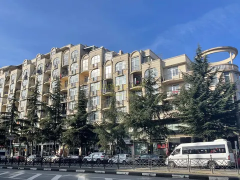 Новый жилой дом у кафедрального сабора в Батуми. Квартиры на улице Чавчавадзе.
