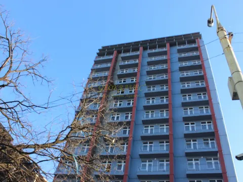 Новый 17 этажный жилой дом в центре города с видом на горы и на город Батуми. Квартиры в новом доме. Грузия.