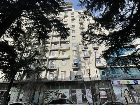 Завершенный дом у парка 6 мая. Квартиры в центре города Батуми.