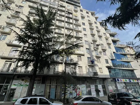 Завершенный дом у парка 6 мая. Квартиры в центре города Батуми.