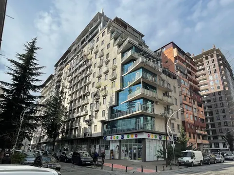 Завершенный дом у парка 6 мая. Квартиры в центре города Батуми.