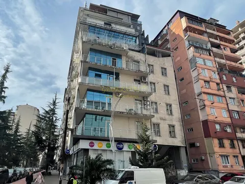 Завершенный дом у парка 6 мая. Квартиры в центре города Батуми.