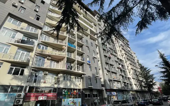 Завершенный дом у парка 6 мая. Квартиры в центре города Батуми.