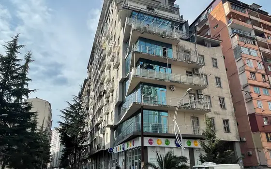 Завершенный дом у парка 6 мая. Квартиры в центре города Батуми.