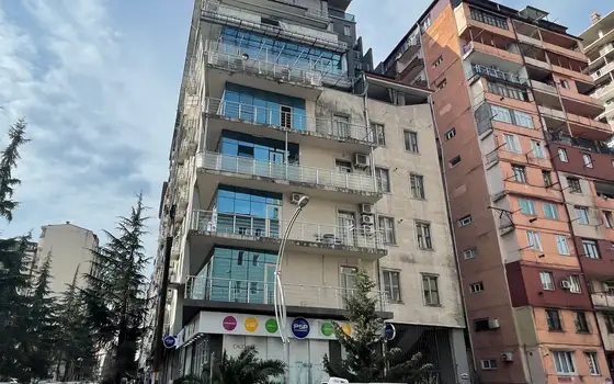 Завершенный дом у парка 6 мая. Квартиры в центре города Батуми.
