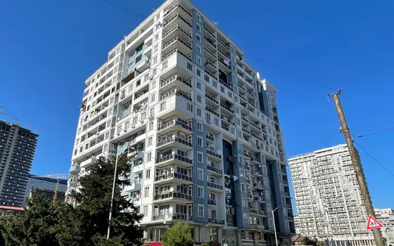 Новый дом у моря. Квартиры с видом на море и на город Батуми.
