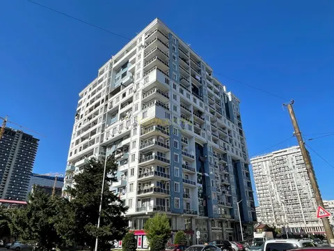 Новый дом у моря. Квартиры с видом на море и на город Батуми.
