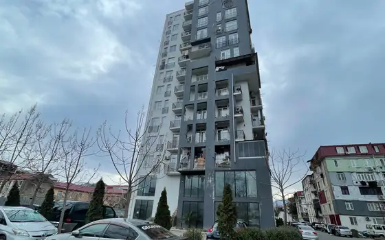 Новый жилой дом в тихом районе Батуми. Квартиры с видом на горы.