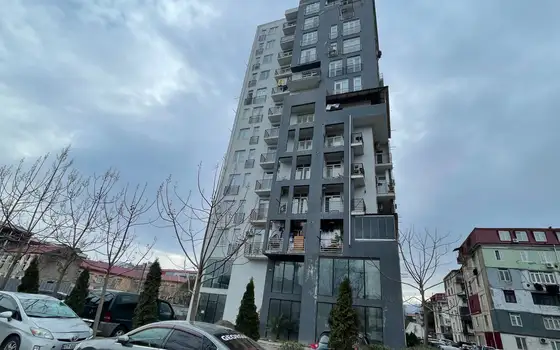 Новый жилой дом в тихом районе Батуми. Квартиры с видом на горы.