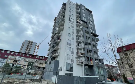 Новый жилой дом в тихом районе Батуми. Квартиры с видом на горы.