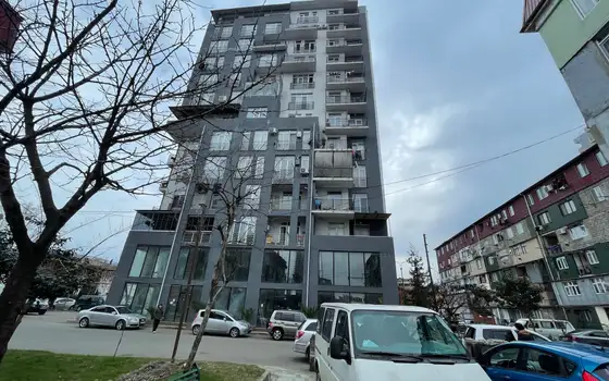 Новый жилой дом в тихом районе Батуми. Квартиры с видом на горы.