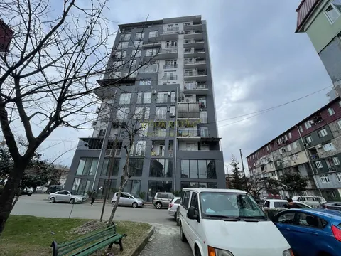 Новый жилой дом в тихом районе Батуми. Квартиры с видом на горы.