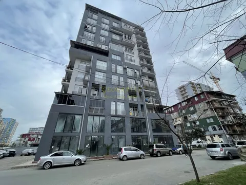 Новый жилой дом в тихом районе Батуми. Квартиры с видом на горы.