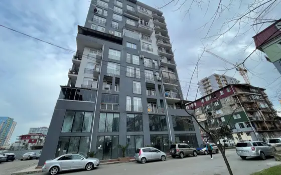 Новый жилой дом в тихом районе Батуми. Квартиры с видом на горы.