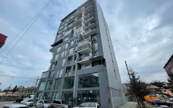 Новый жилой дом в тихом районе Батуми. Квартиры с видом на горы.
