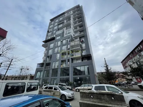 Новый жилой дом в тихом районе Батуми. Квартиры с видом на горы.