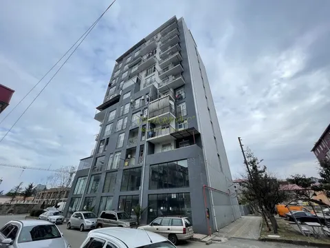 Новый жилой дом в тихом районе Батуми. Квартиры с видом на горы.