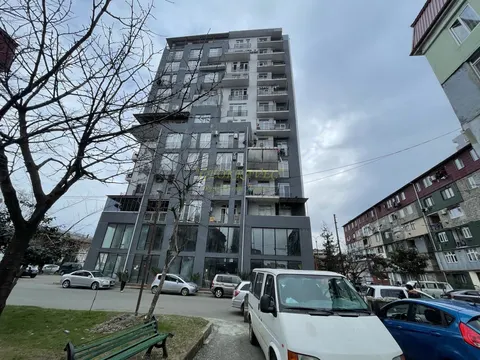 Новый жилой дом в тихом районе Батуми. Квартиры с видом на горы.