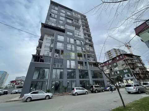 Новый жилой дом в тихом районе Батуми. Квартиры с видом на горы.