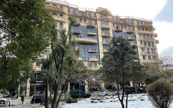 Новый жилой дом в центре старого Батуми. Квартиры на ул. Горгиладзе в городе Батуми.