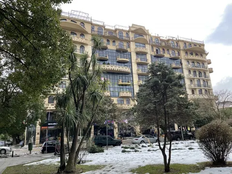 Новый жилой дом в центре старого Батуми. Квартиры на ул. Горгиладзе в городе Батуми.