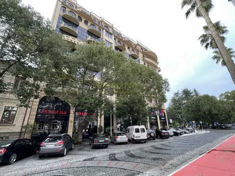 Новый жилой дом в центре старого Батуми. Квартиры на ул. Горгиладзе в городе Батуми.