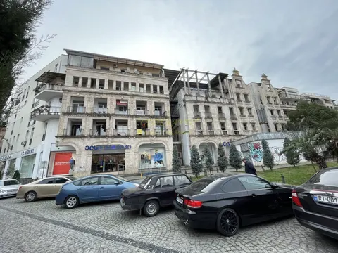 Новый дом у канатной дороги в старом Батуми. Квартиры в центре города.