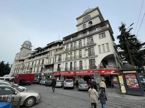 Квартиры в новом жилом доме у канатной дороги в центре старого Батуми. Квартиры у моря.