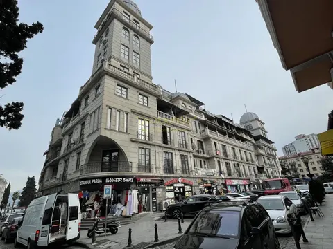 Квартиры в новом жилом доме у канатной дороги в центре старого Батуми. Квартиры у моря.