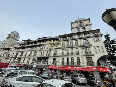 Квартиры в новом жилом доме у канатной дороги в центре старого Батуми. Квартиры у моря.
