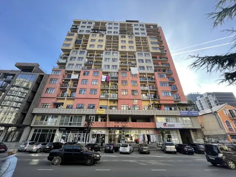 Квартиры в новом доме с видом на море и на город Батуми. Новый дом в центре города.