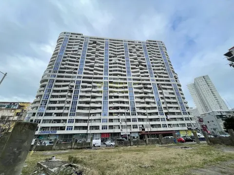 Квартиры у аквапарка. Квартиры в новом жилом доме с видом на море и на горы.