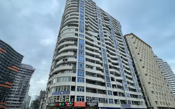 Квартиры у аквапарка. Квартиры в новом жилом доме с видом на море и на горы.