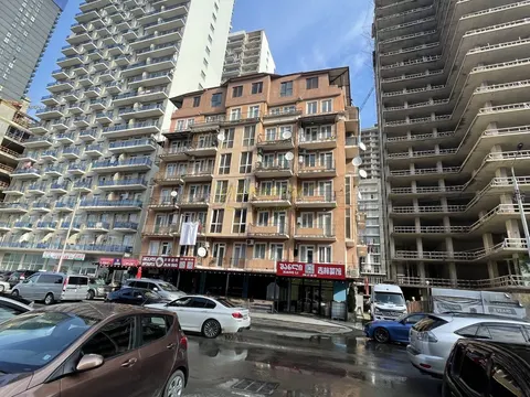 Квартиры в новом жилом доме на новом бульваре Батуми. Продается квартиры с видом на море и на горы.