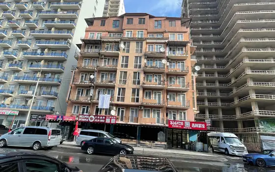 Квартиры в новом жилом доме на новом бульваре Батуми. Продается квартиры с видом на море и на горы.