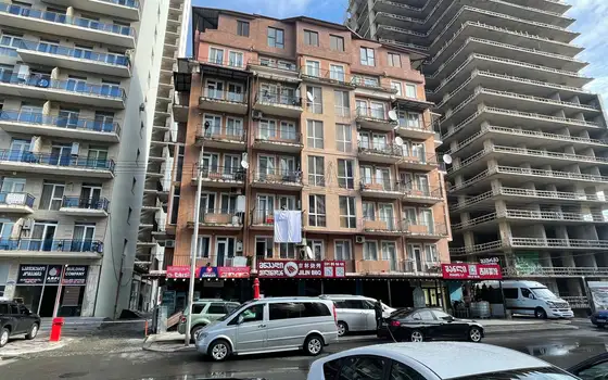 Квартиры в новом жилом доме на новом бульваре Батуми. Продается квартиры с видом на море и на горы.