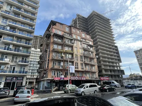 Квартиры в новом жилом доме на новом бульваре Батуми. Продается квартиры с видом на море и на горы.