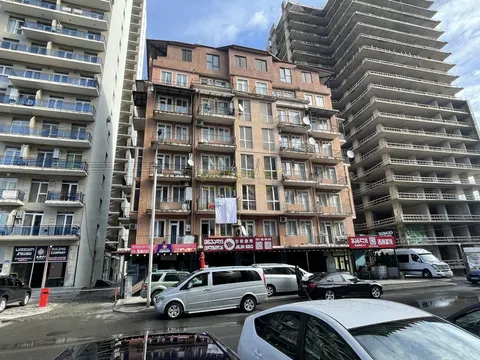 Квартиры в новом жилом доме на новом бульваре Батуми. Продается квартиры с видом на море и на горы.