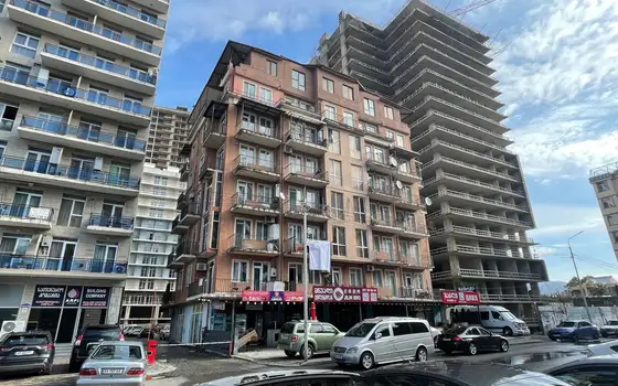 Квартиры в новом жилом доме на новом бульваре Батуми. Продается квартиры с видом на море и на горы.