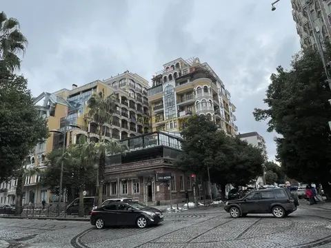 Апартаменты в центре старого Батуми на улице Руставели у Шератона с видом на море и на город.