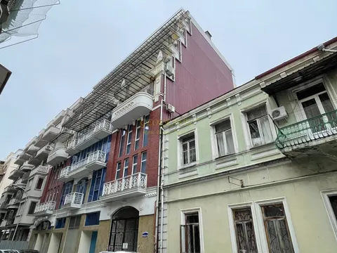 Новый жилой дом у Шератона в центре города на улице Клдиашвили. Квартиры у моря.