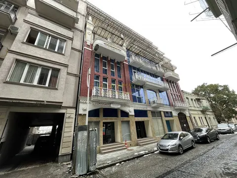 Новый жилой дом у Шератона в центре города на улице Клдиашвили. Квартиры у моря.