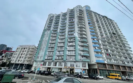 Новый жилой дом. Квартиры с видом на море и на горы.