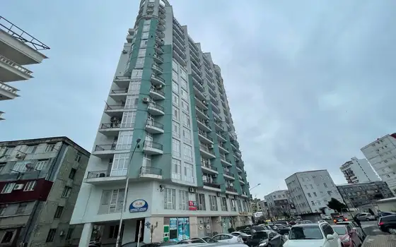 Новый жилой дом. Квартиры с видом на море и на горы.